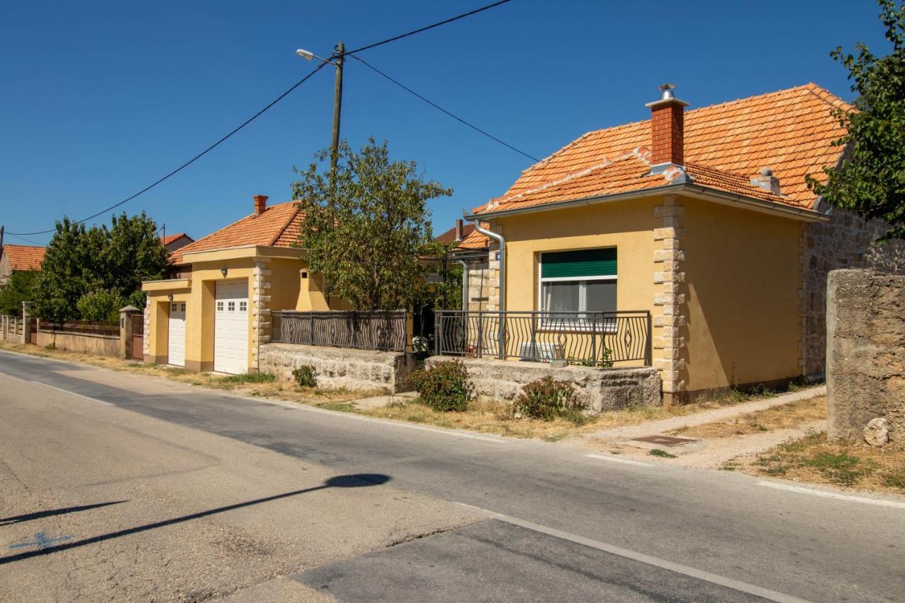Apartman Ivan Drniš Εξωτερικό φωτογραφία